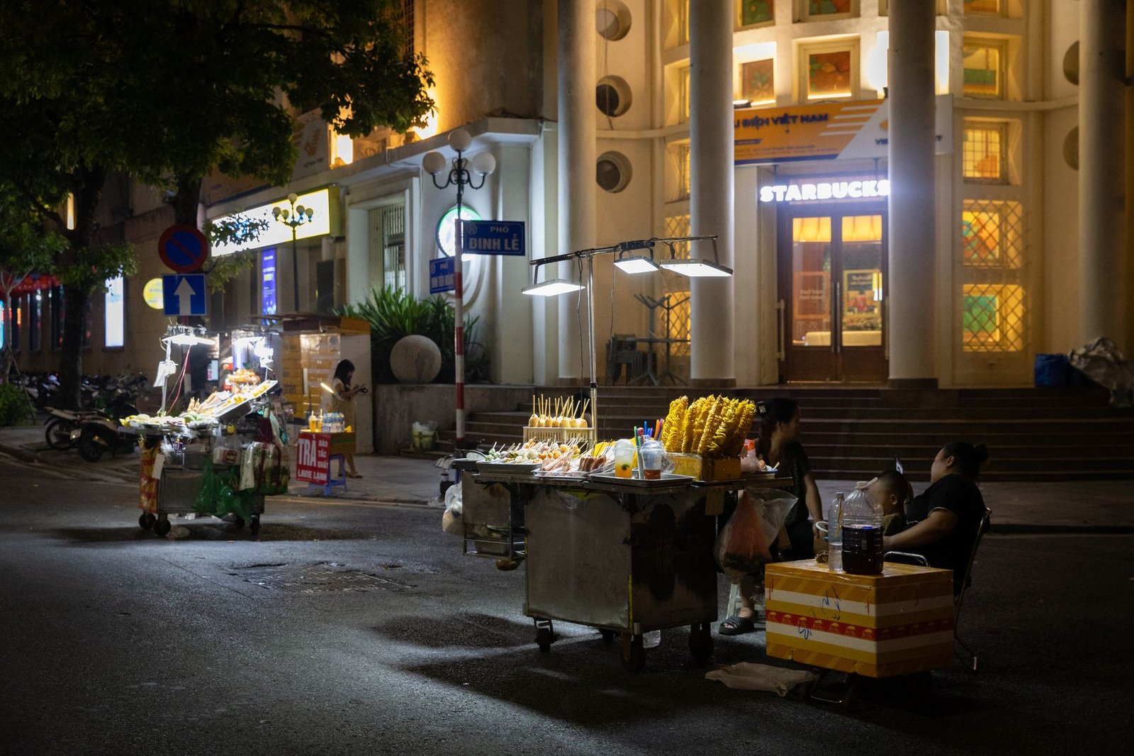 Hanoi street food stalls