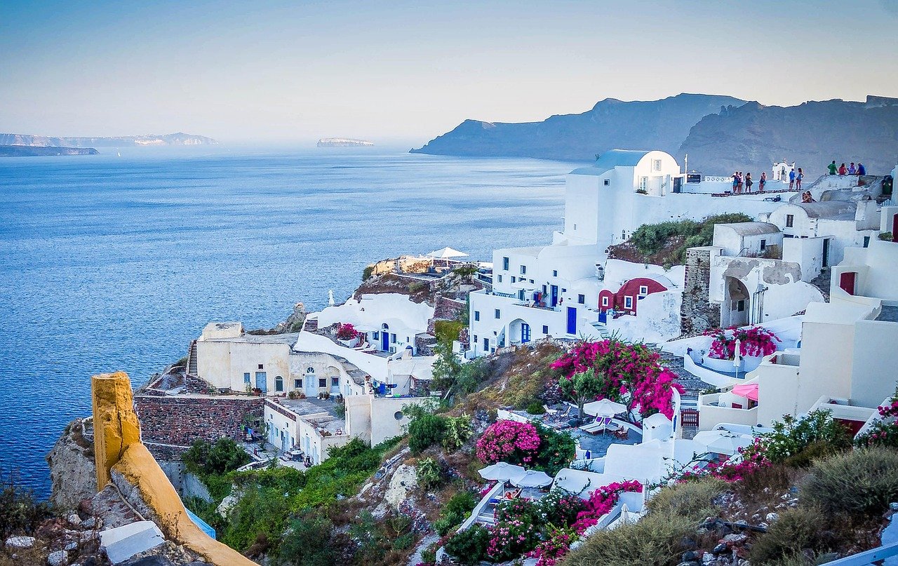Fira oia caldera walk