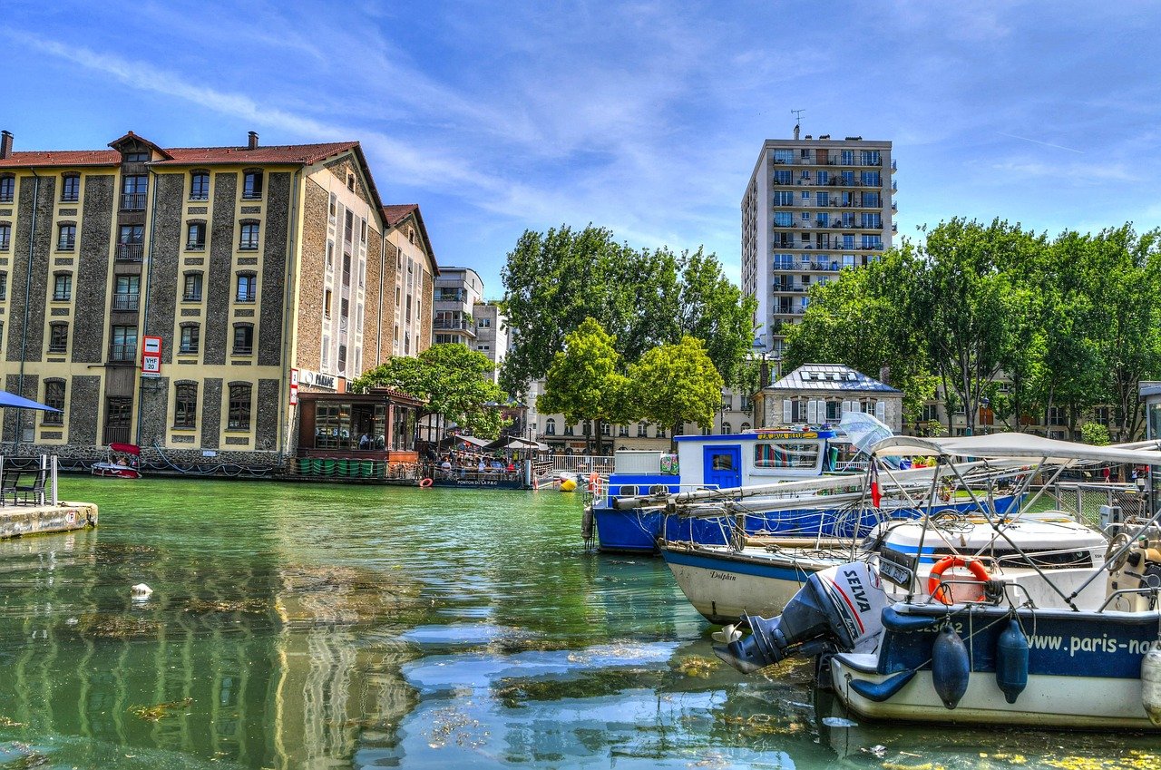 Canal saint-martin boats